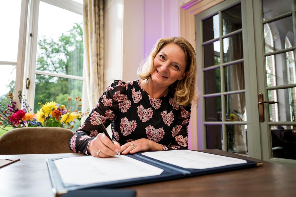 Veronique Trouwambtenaar